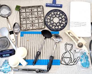 KITCHEN UTENSILS LOT TRIVETS