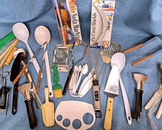 UTENSILS LOT