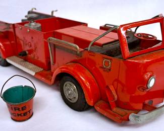 ANTIQUE TOY FIRE TRUCK MODEL TOY CO