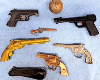 RARE GENE AUTRY TOY PISTOL & OTHER TOY GUNS LOT