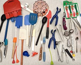 UTENSIL LOT
