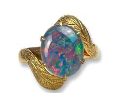Vintage 10k Yellow Gold Opal Doublet Ring. Sz 5.75, sizable.
