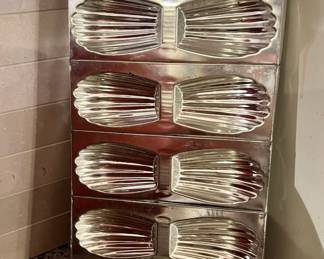 Madeleines Moulds