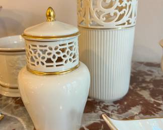 Lenox Ginger Jar Flower Pattern 
