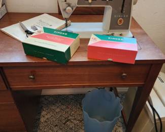 Singer Sewing Machine 
