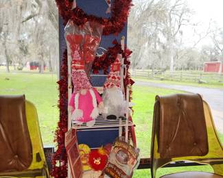 Valentine Decor - Metal Shelf