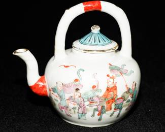 Antique enameled Chinese porcelain teapot-Ching Dynasty 1902-1912