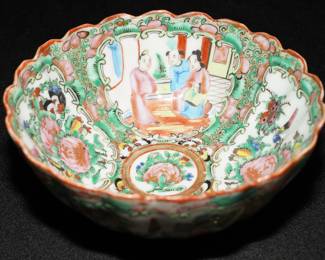 Late 19th century hand painted Asian bowl