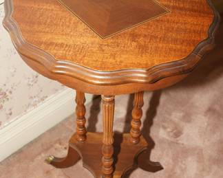 Inlaid scalloped edge barley twist accent table