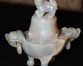 Antique agate fu-dog censor w/lid