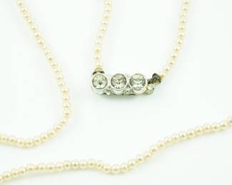 Vintage pearl necklace