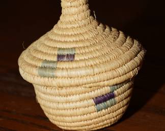 Small Papago "Knob Top" basket