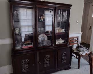 . . . and matching china cabinet -- gorgeous stuff!