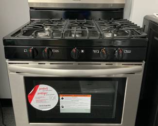 NEW Floor Model Frigidaire Gas Range