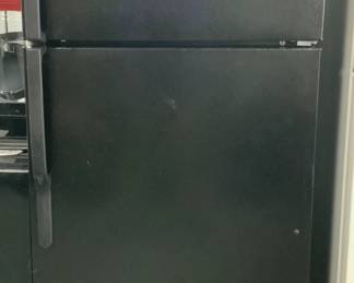 Pre-Owned GE Top-Freezer Refrigerator