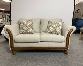 Coaster Roxanne Loveseat