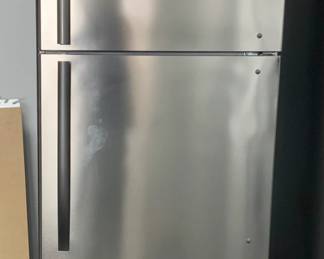 NEW Floor Model Arctic Wind Refrigerator and Freezer