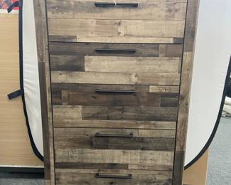 Ashley Furniture Derekson (5) Drawer Dresser