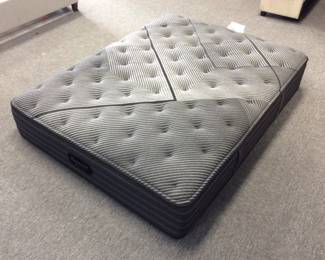 Beautyrest Black L-Class FS Medium Queen Mattress