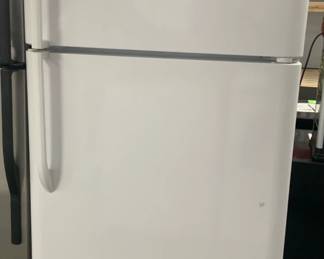 Pre-Owned Frigidaire Top-Freezer Refrigerator