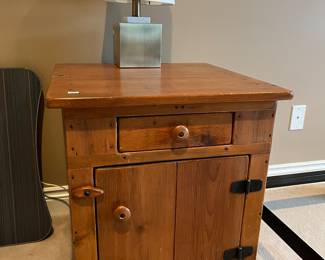 Charming rustic wood chest/accent table.