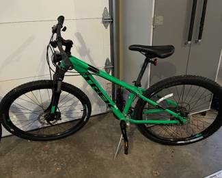 Trek “Marlin 5” mountain/trail bicycle.