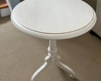 Ethan Allen side/accent table.