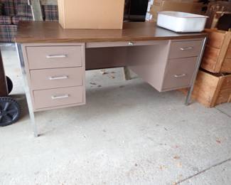 METAL DESK