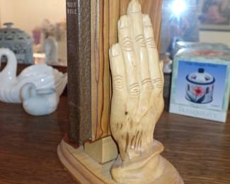 WOOD PRAYING HANDS BOOK HOLDER