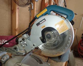 MAKITA SAW