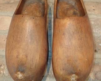 WOODEN SHOES