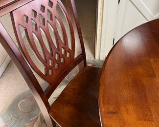 Beautiful table and 4 chairs