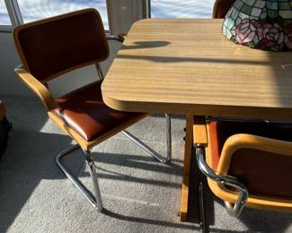 Beautiful set with vintage chairs!