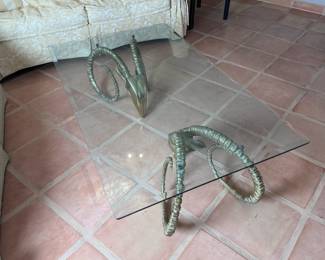 Vintage MCM Brass Ibex Ram Head Coffee Table	Table: 18x36x60in Ibex Heads: 17x19x23in	113049
