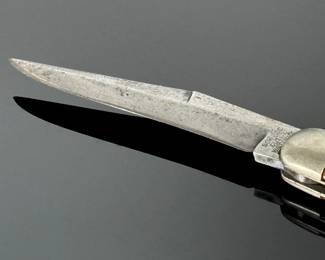 Vintage Schrade M2 Paratrooper Knife Auto No Bail	Closed: 4.9in Open: 8.65in Blade: 3.7in	124125