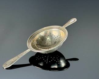 Antique Sterling Silver Tea Strainer	1x3x6.55in	113083
