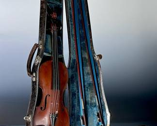 Antique 4/4 Violin with case, two bows	Violin 23.5x14 case 32x10x5	115022