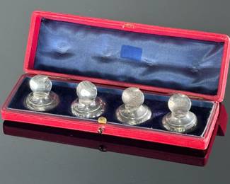 Lot of 4 Sterling Silver Place Card Holders in Case	Case: 2x7x2in	124119