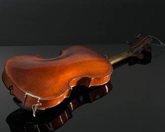 Antique 4/4 Violin with case, two bows	Violin 23.5x14 case 32x10x5	115022