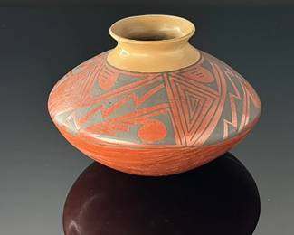 Mata Ortiz Cesar Bugarini Pot Vase Pottery Native	6in H x 8in Diameter at widest point	112022
