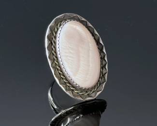 Vintage Navajo Pauline Claw Sterling Silver & Shell Ring SZ: 6 Native American	Size: 6 Centerpiece:33x22mm	112009