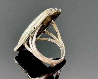 Vintage Navajo Green Turquoise & Silver Ring SZ: 7.5 Native American Pawn	Size: 7.5 Centerpiece:34x14mm	112012