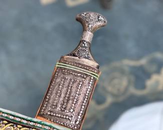 Thouma Jambiya dagger Yemen w/Belt	42in Long x 14.5in H	113042
