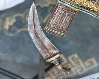Thouma Jambiya dagger Yemen w/Belt	42in Long x 14.5in H	113042
