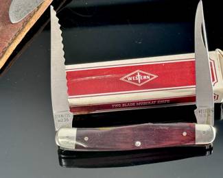 Lot of 12 knives leather sheathes, boxes, pocket knives, some antique	4 to 9 inch knives	115008