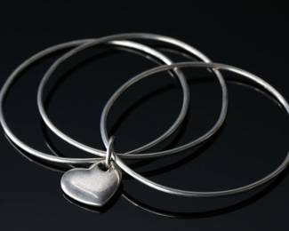 Tiffany & Co. Sterling Silver Triple Bangle Heart Charm Bracelet SZ: 8 .925	Size: 8	112018
