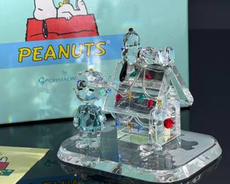 Crystal World A Charlie Brown Christmas Peanuts Snoopy Figurine in Box Tom Suzuki Snoopy	Figurine: 3x3.75x2.8in Box: 5x5.5x7in	119051