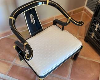 Chinoiserie Ming Style Black Lacquer Horseshoe Arm Chair	29x30x27in	113057