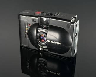 Olympus XA 35mm rangefinder camera body	4.5x2.5x2	115030
