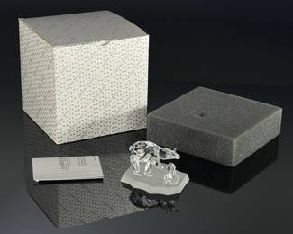 Crystal World Mother and Cub Figurine 1020 Polar Bears	Figurine: 2x3.4x2.9in Box: 6x6x6in	119052
